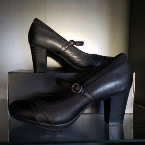 Clarks Women's Maryjane Heel Dress Shoe Size 9
